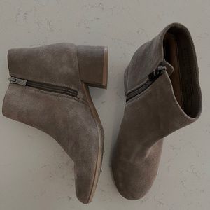 Kenneth Cole Reaction ankle booties suede 8